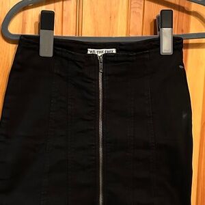 SK 40 NWOT We the Free Denim Black  Front Zip Skirt